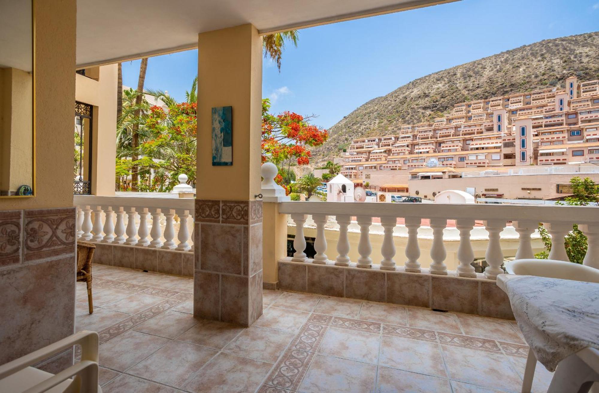 Castle Harbour Melanie'S Apartment By Lovetenerife Лос Кристианос Екстериор снимка